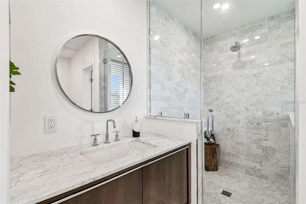 En Venta: $2,999,000 (5 camas, 4 baños, 4497 Pies cuadrados)