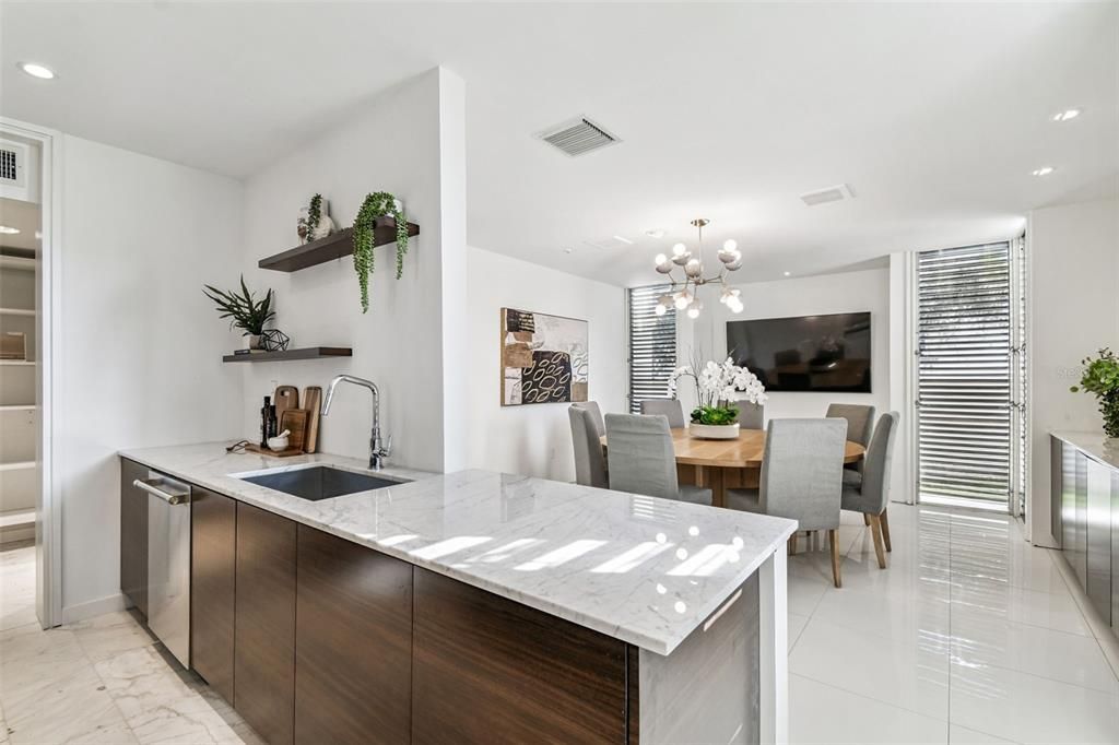 En Venta: $2,999,000 (5 camas, 4 baños, 4497 Pies cuadrados)