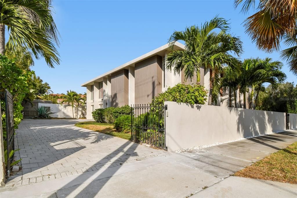 En Venta: $2,999,000 (5 camas, 4 baños, 4497 Pies cuadrados)