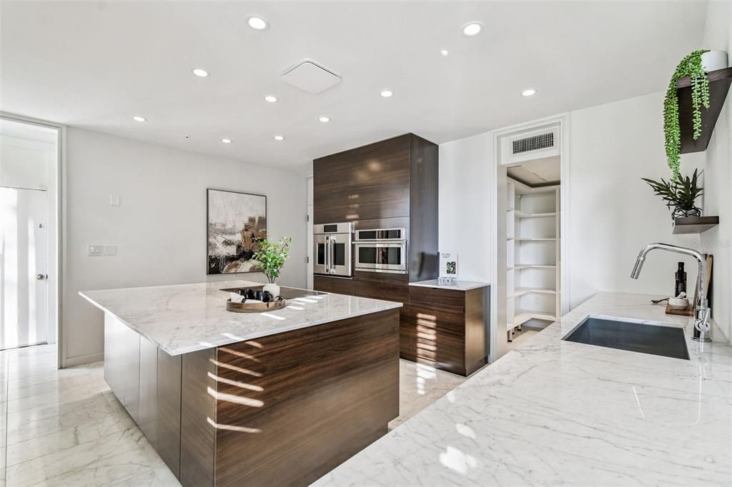 En Venta: $2,999,000 (5 camas, 4 baños, 4497 Pies cuadrados)