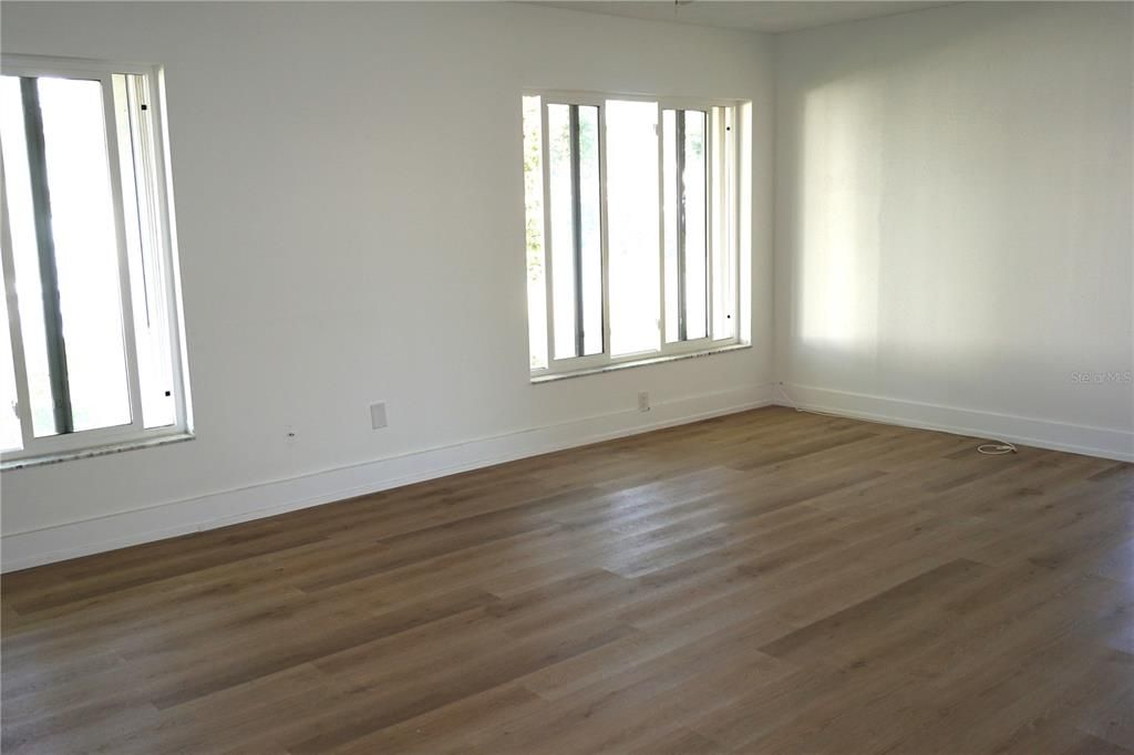 For Sale: $360,000 (2 beds, 2 baths, 1654 Square Feet)