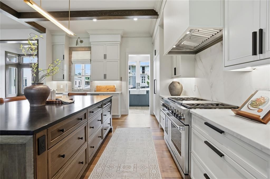 For Sale: $3,575,000 (5 beds, 5 baths, 5478 Square Feet)