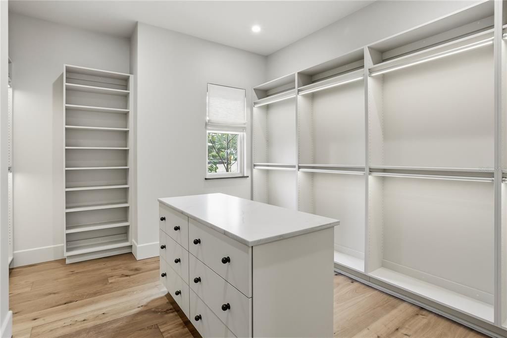 For Sale: $3,575,000 (5 beds, 5 baths, 5478 Square Feet)