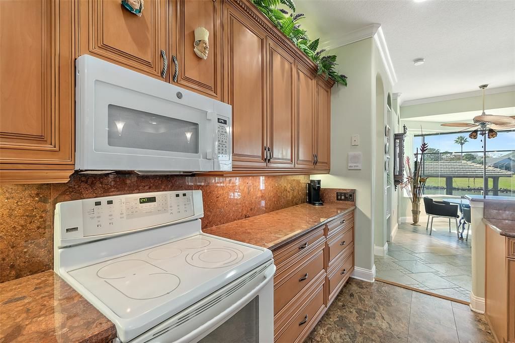 待售: $1,100,000 (3 贝兹, 2 浴室, 2823 平方英尺)