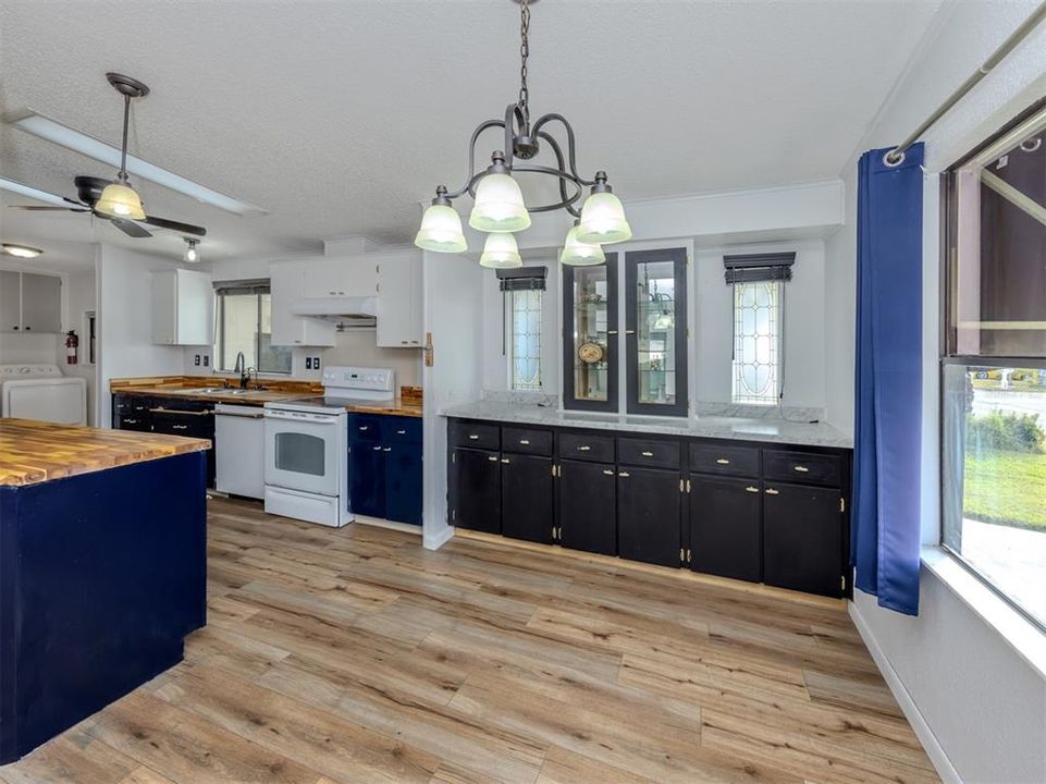 待售: $164,900 (2 贝兹, 2 浴室, 1592 平方英尺)