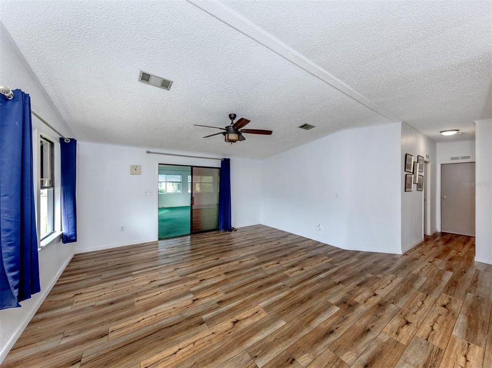 待售: $164,900 (2 贝兹, 2 浴室, 1592 平方英尺)