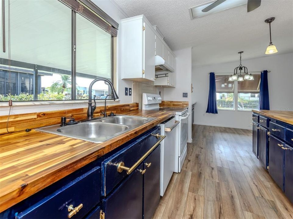 待售: $164,900 (2 贝兹, 2 浴室, 1592 平方英尺)