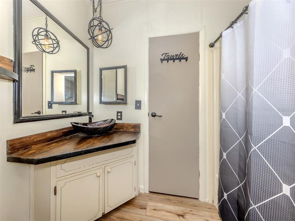 待售: $164,900 (2 贝兹, 2 浴室, 1592 平方英尺)