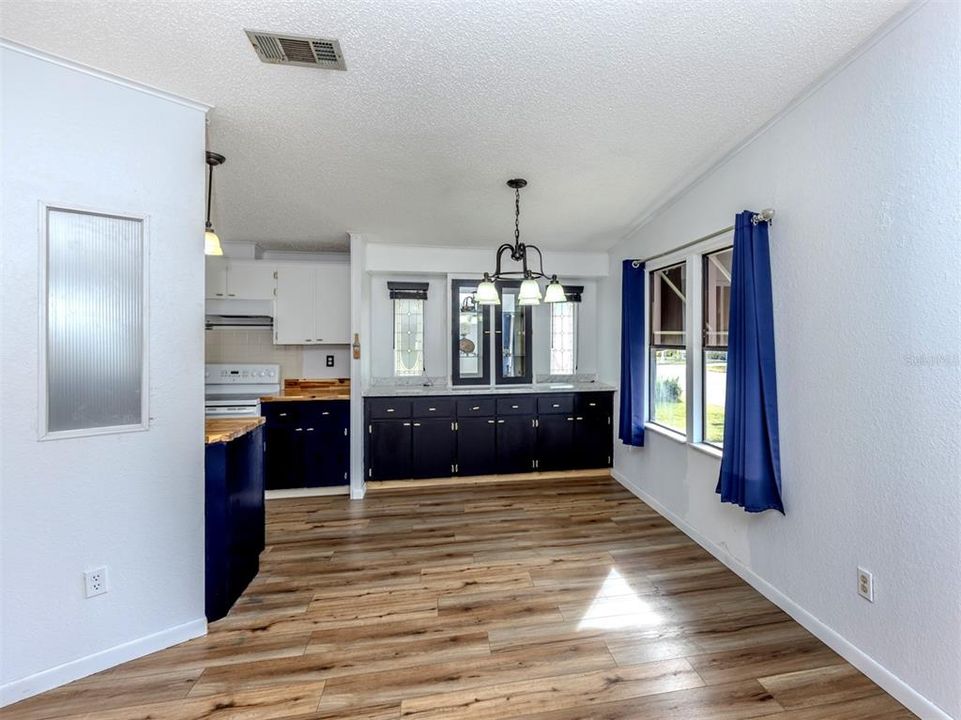 待售: $164,900 (2 贝兹, 2 浴室, 1592 平方英尺)