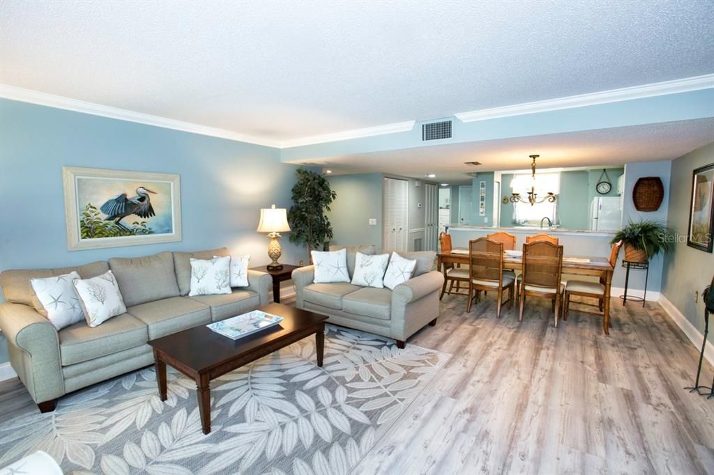 For Sale: $334,900 (3 beds, 2 baths, 1632 Square Feet)