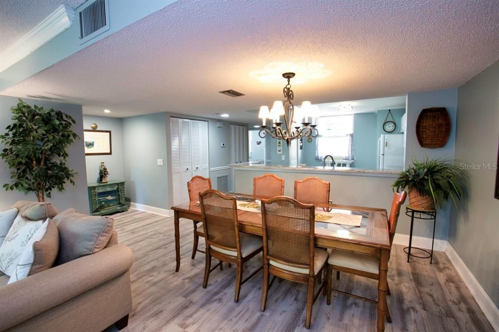 For Sale: $334,900 (3 beds, 2 baths, 1632 Square Feet)