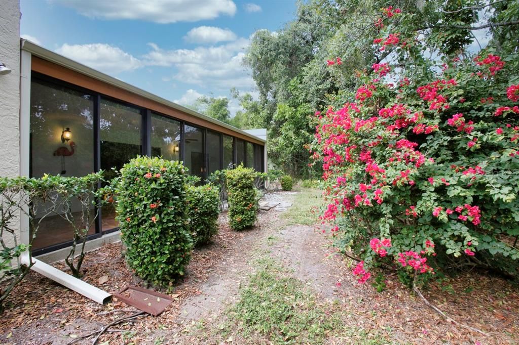 For Sale: $334,900 (3 beds, 2 baths, 1632 Square Feet)