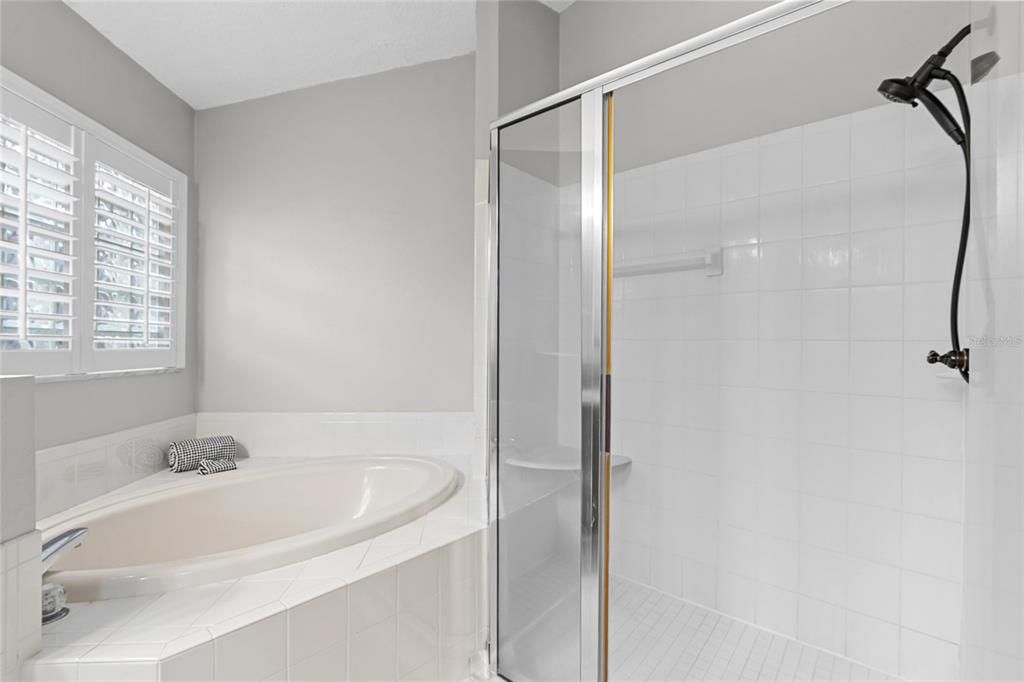 En Venta: $550,000 (4 camas, 2 baños, 1872 Pies cuadrados)