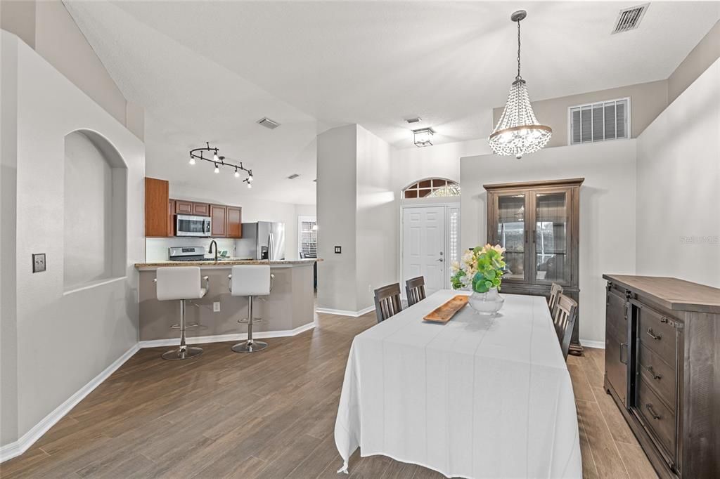 En Venta: $550,000 (4 camas, 2 baños, 1872 Pies cuadrados)