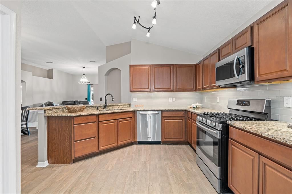 En Venta: $550,000 (4 camas, 2 baños, 1872 Pies cuadrados)