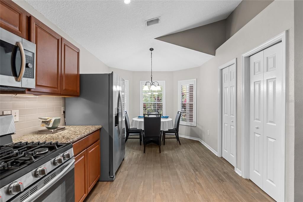 En Venta: $550,000 (4 camas, 2 baños, 1872 Pies cuadrados)