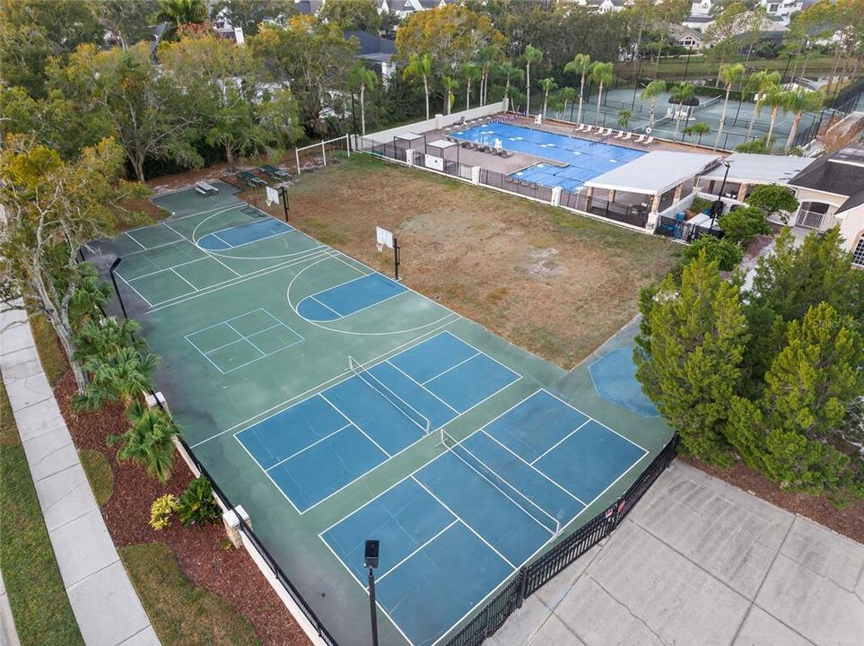 En Venta: $550,000 (4 camas, 2 baños, 1872 Pies cuadrados)