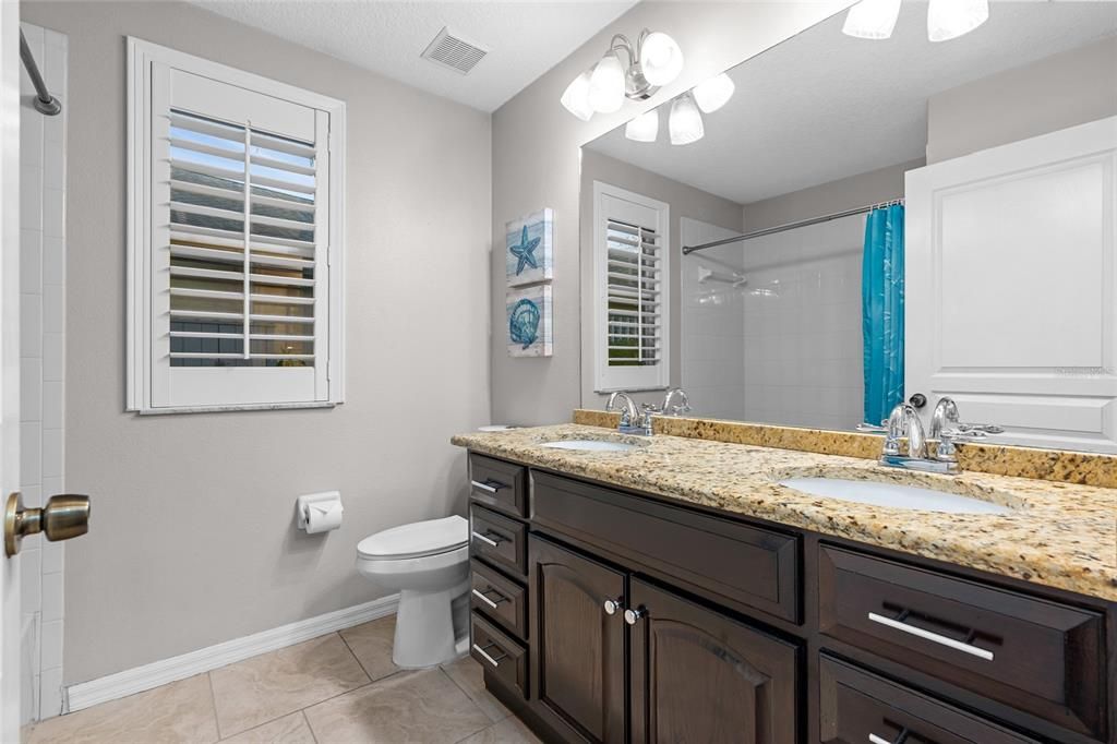 En Venta: $550,000 (4 camas, 2 baños, 1872 Pies cuadrados)