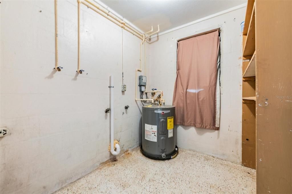 For Sale: $199,000 (2 beds, 1 baths, 1264 Square Feet)