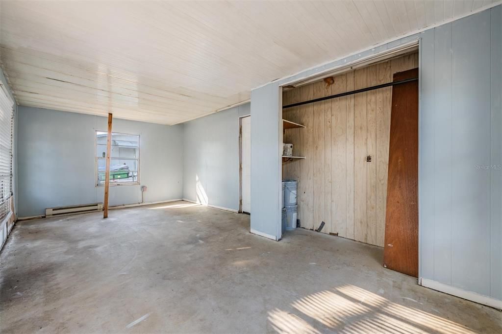 For Sale: $199,000 (2 beds, 1 baths, 1264 Square Feet)