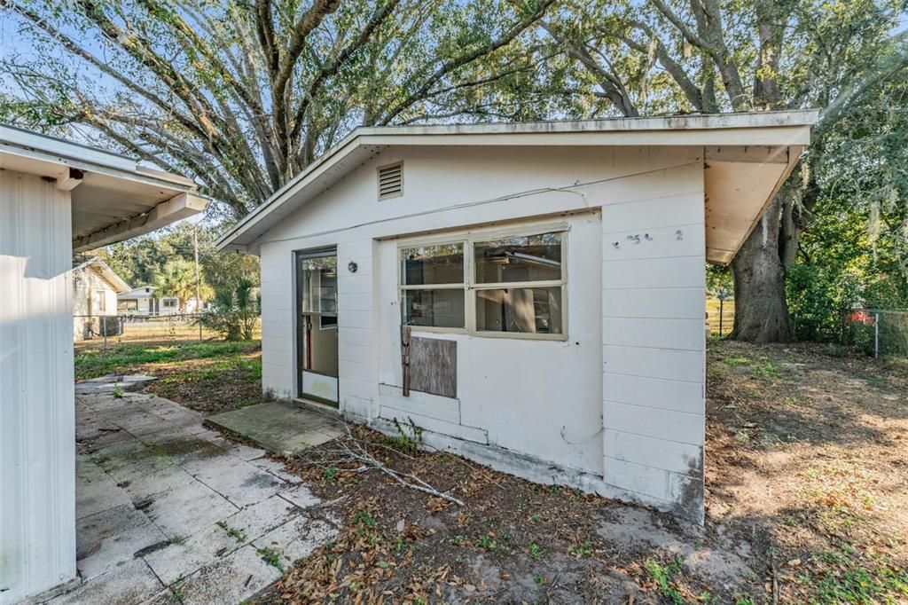 For Sale: $199,000 (2 beds, 1 baths, 1264 Square Feet)