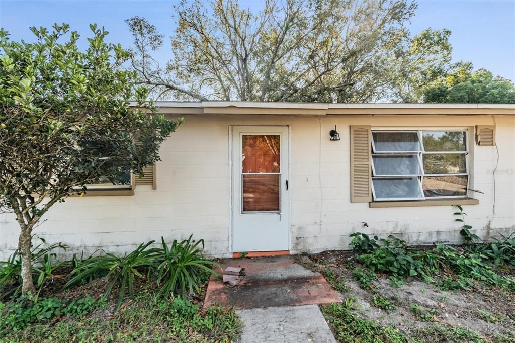 For Sale: $199,000 (2 beds, 1 baths, 1264 Square Feet)