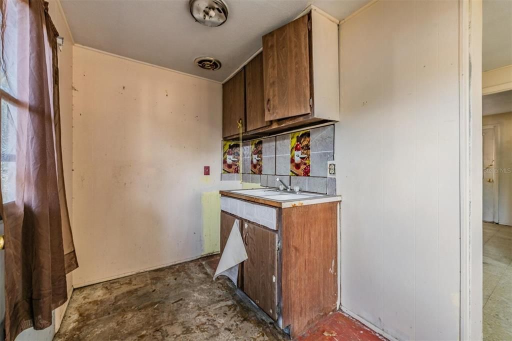 For Sale: $199,000 (2 beds, 1 baths, 1264 Square Feet)