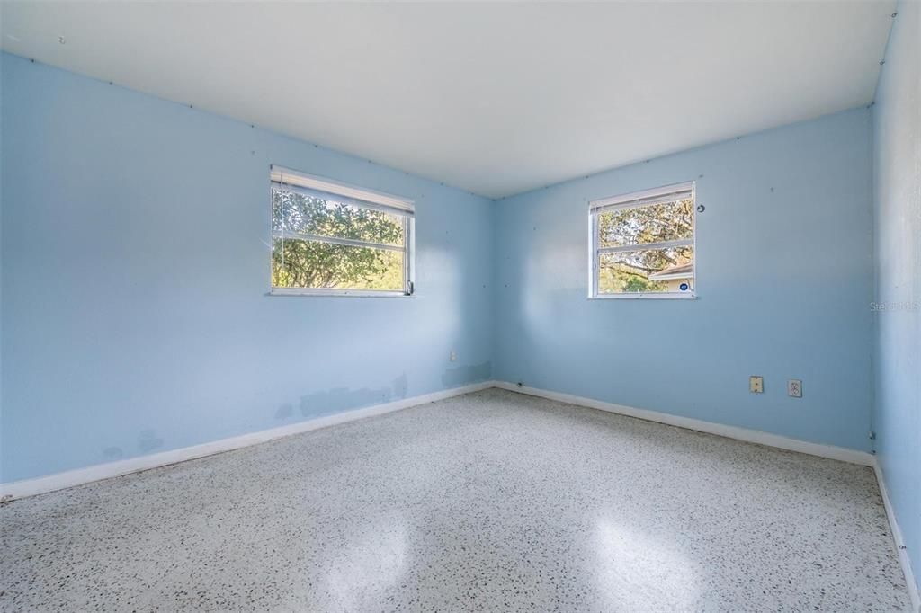 For Sale: $199,000 (2 beds, 1 baths, 1264 Square Feet)