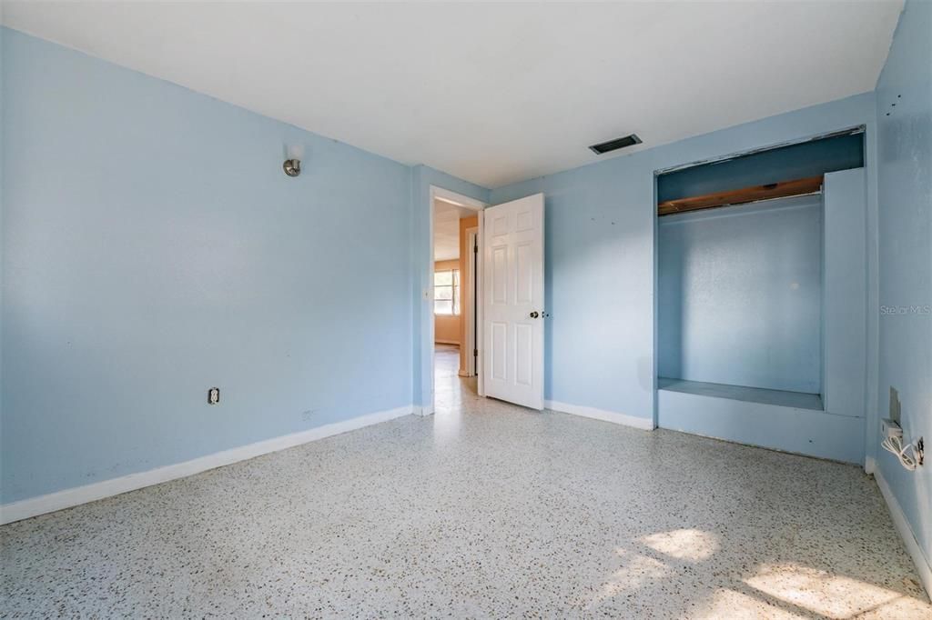 For Sale: $199,000 (2 beds, 1 baths, 1264 Square Feet)