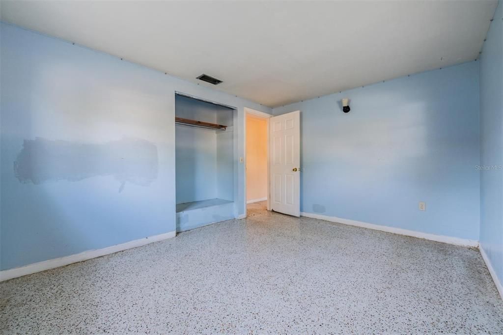 For Sale: $199,000 (2 beds, 1 baths, 1264 Square Feet)