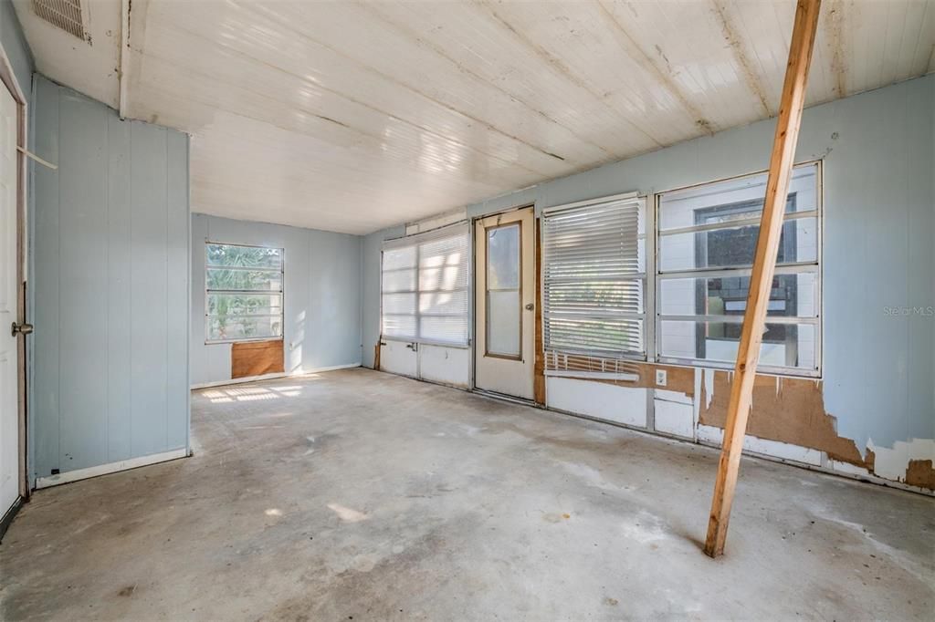 For Sale: $199,000 (2 beds, 1 baths, 1264 Square Feet)