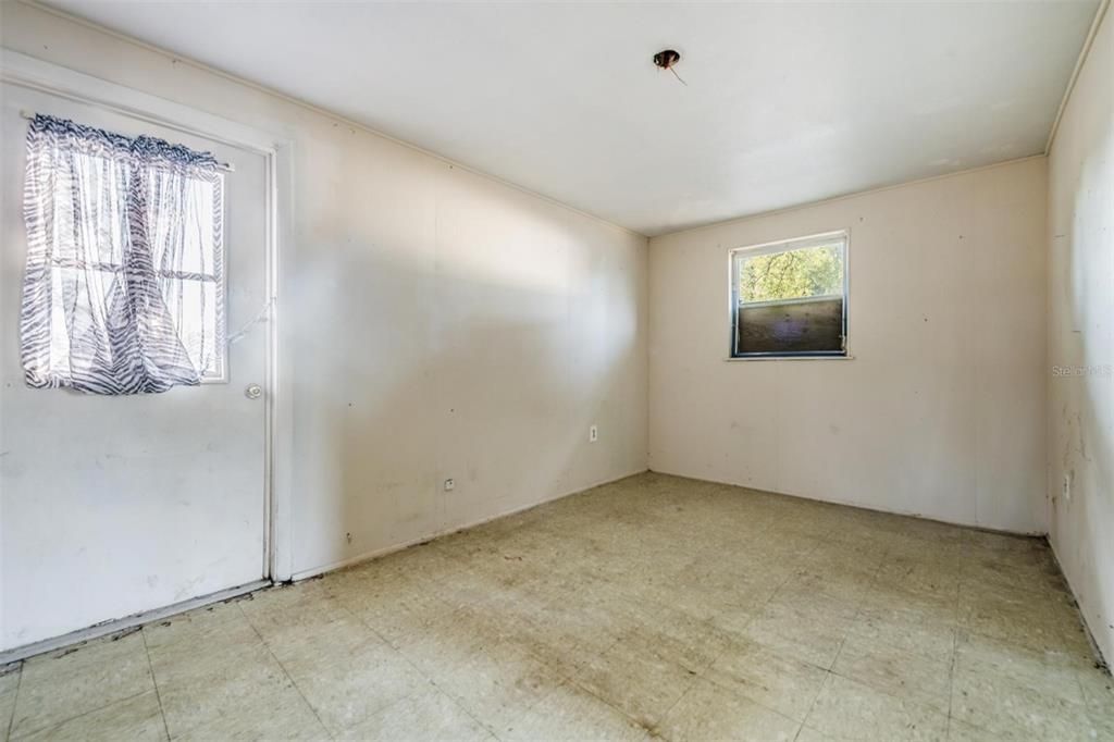 For Sale: $199,000 (2 beds, 1 baths, 1264 Square Feet)