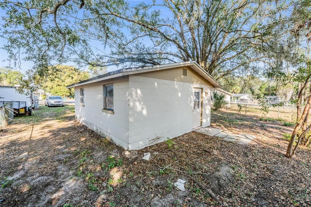 For Sale: $199,000 (2 beds, 1 baths, 1264 Square Feet)