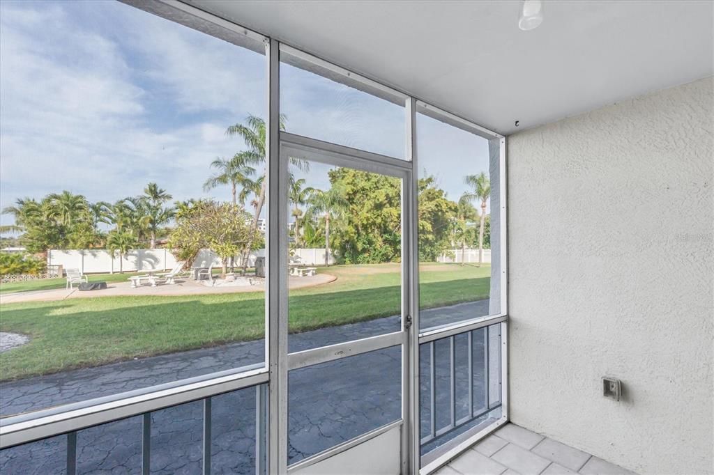 待售: $169,900 (1 贝兹, 1 浴室, 740 平方英尺)