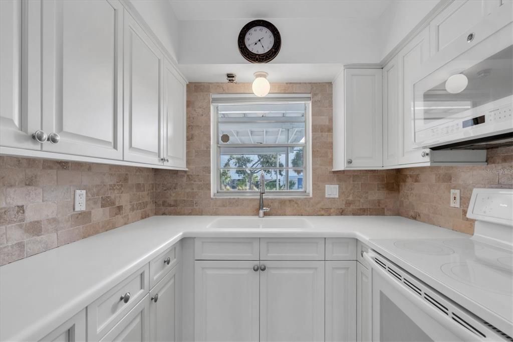 待售: $169,900 (1 贝兹, 1 浴室, 740 平方英尺)