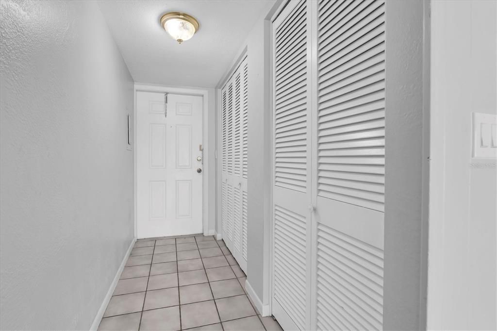 待售: $169,900 (1 贝兹, 1 浴室, 740 平方英尺)