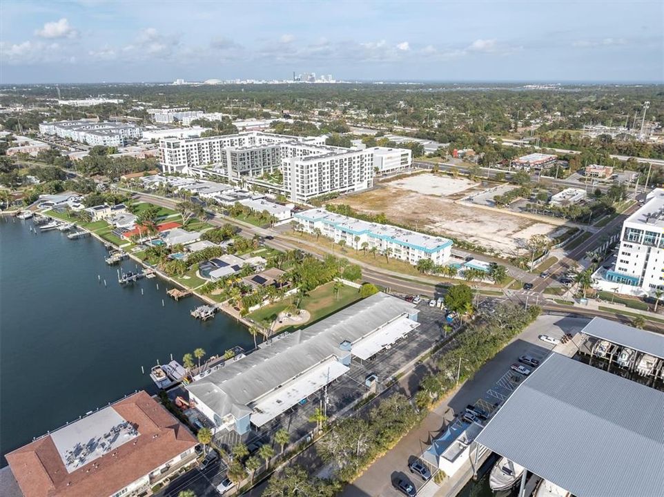 待售: $169,900 (1 贝兹, 1 浴室, 740 平方英尺)