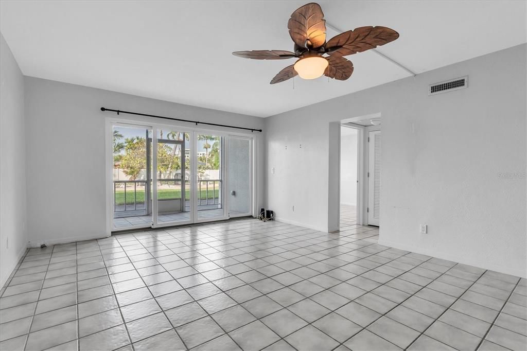 待售: $169,900 (1 贝兹, 1 浴室, 740 平方英尺)