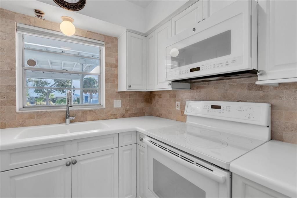 待售: $169,900 (1 贝兹, 1 浴室, 740 平方英尺)