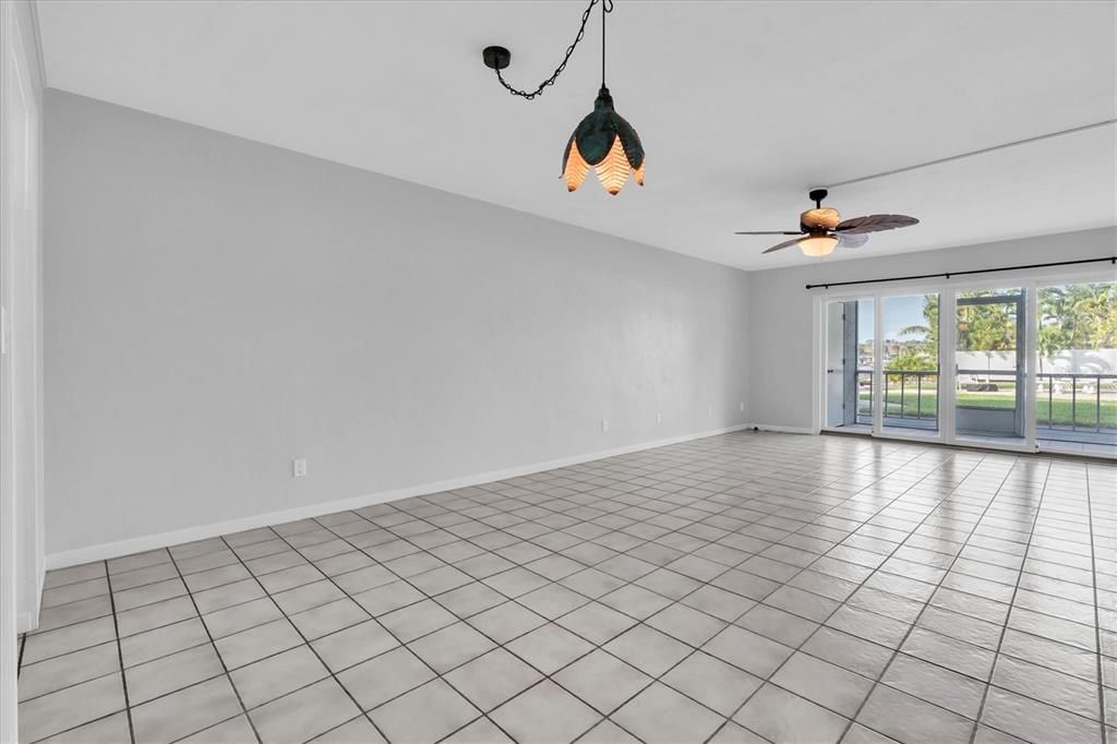 待售: $169,900 (1 贝兹, 1 浴室, 740 平方英尺)