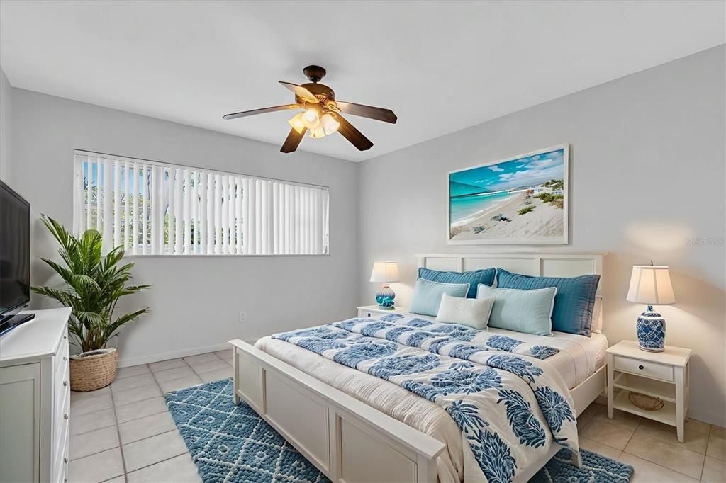 待售: $169,900 (1 贝兹, 1 浴室, 740 平方英尺)