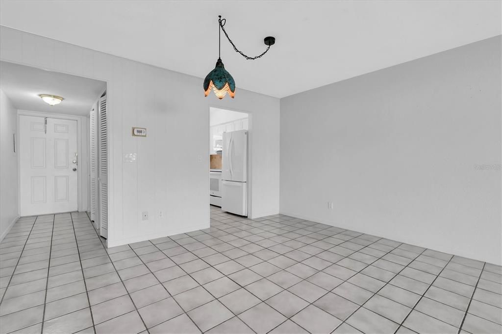 待售: $169,900 (1 贝兹, 1 浴室, 740 平方英尺)