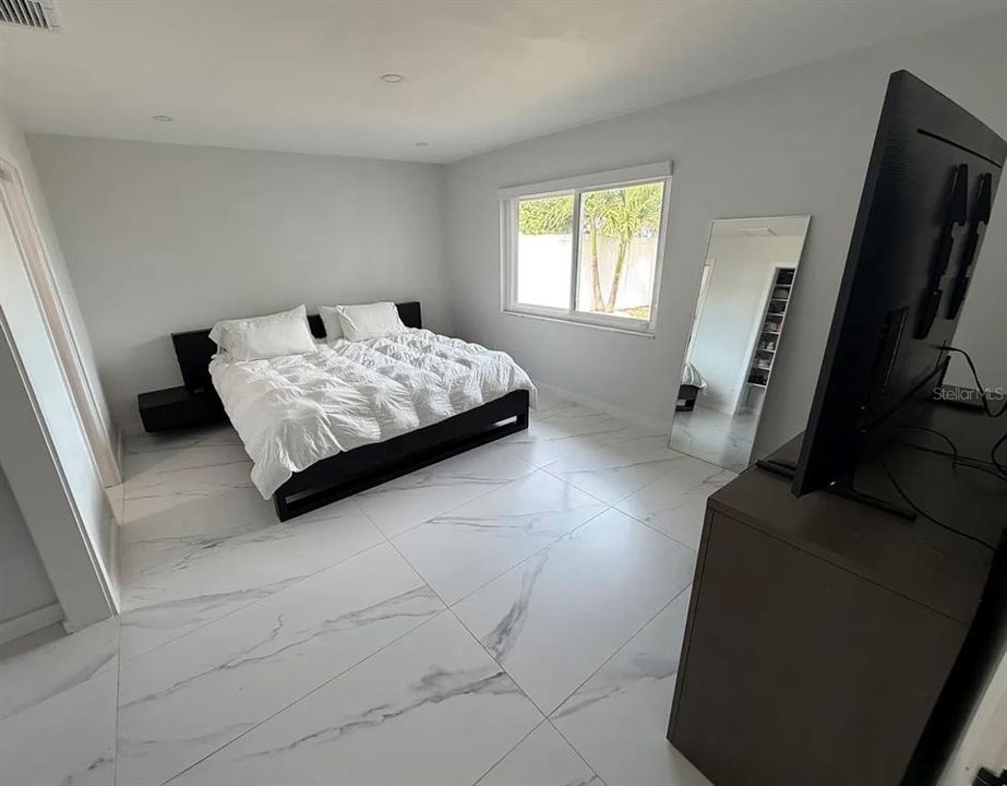 For Rent: $5,500 (3 beds, 2 baths, 1389 Square Feet)