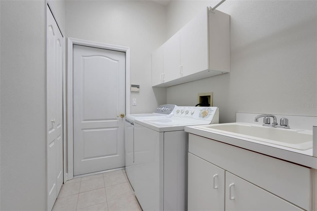 En Venta: $775,000 (4 camas, 3 baños, 2519 Pies cuadrados)