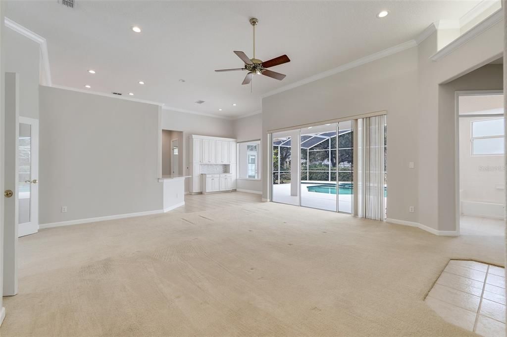 En Venta: $775,000 (4 camas, 3 baños, 2519 Pies cuadrados)