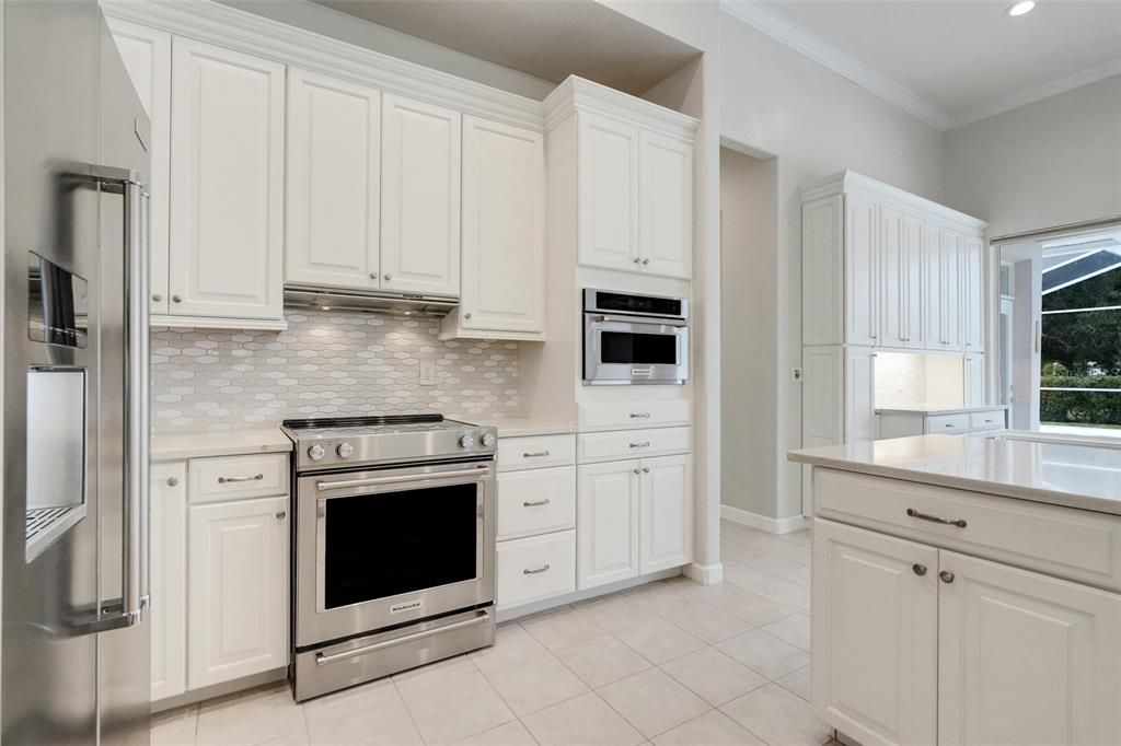 En Venta: $775,000 (4 camas, 3 baños, 2519 Pies cuadrados)