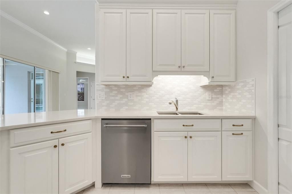 En Venta: $775,000 (4 camas, 3 baños, 2519 Pies cuadrados)