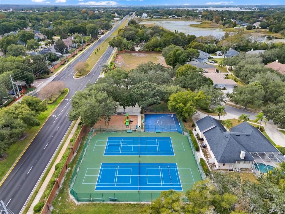 En Venta: $775,000 (4 camas, 3 baños, 2519 Pies cuadrados)