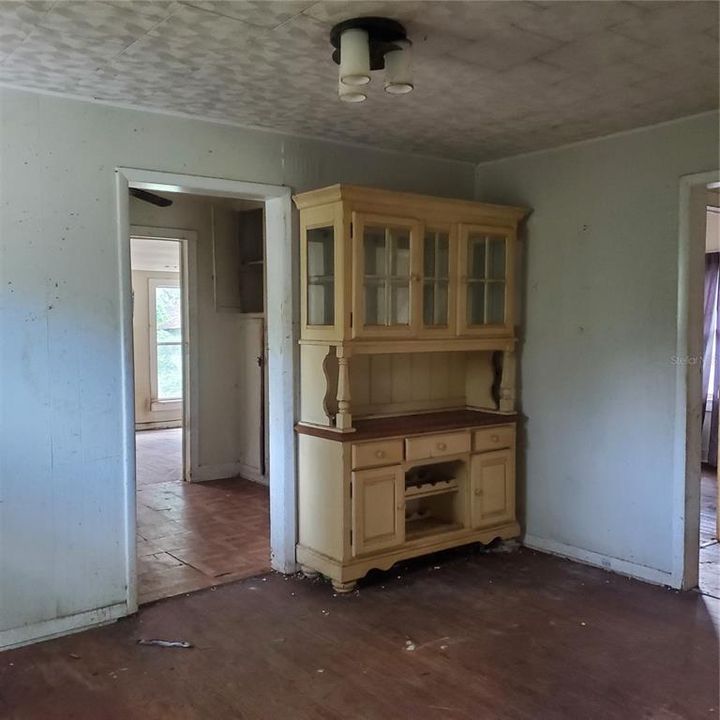 待售: $189,000 (3 贝兹, 1 浴室, 1128 平方英尺)