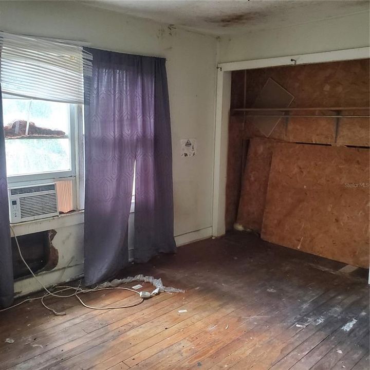 待售: $189,000 (3 贝兹, 1 浴室, 1128 平方英尺)